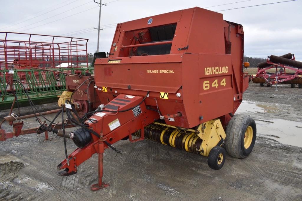 New Holland 644 Equipment Image0