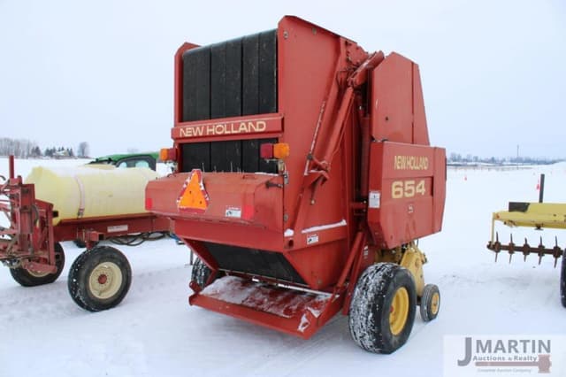 Image of New Holland 654 equipment image 2