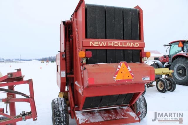 Image of New Holland 654 equipment image 3