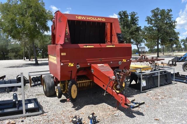 Image of New Holland 660 equipment image 1
