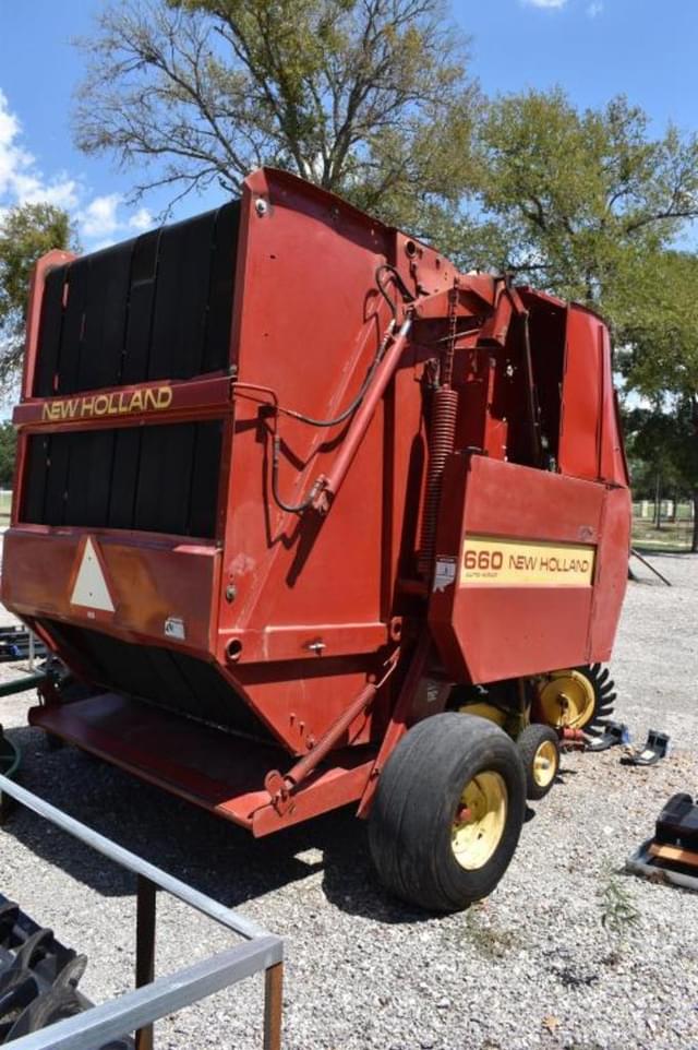 Image of New Holland 660 equipment image 3