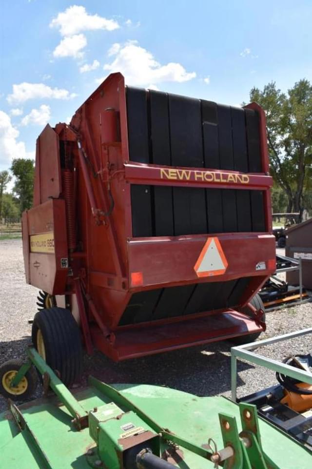 Image of New Holland 660 equipment image 4