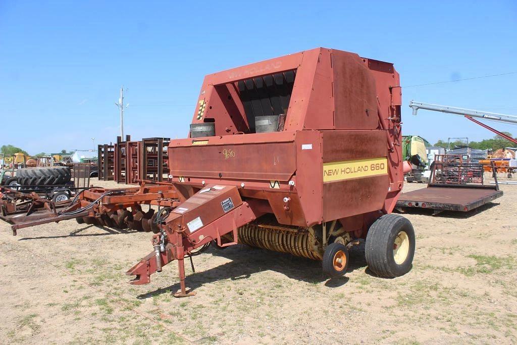 Image of New Holland 660 Primary image