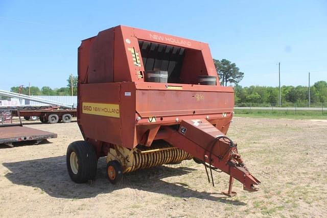 Image of New Holland 660 equipment image 3