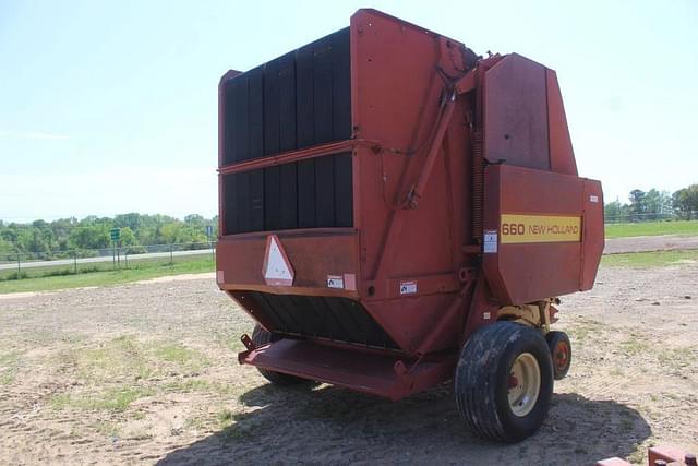 Image of New Holland 660 equipment image 2