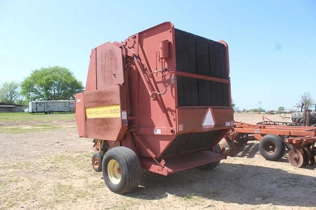 Image of New Holland 660 equipment image 1
