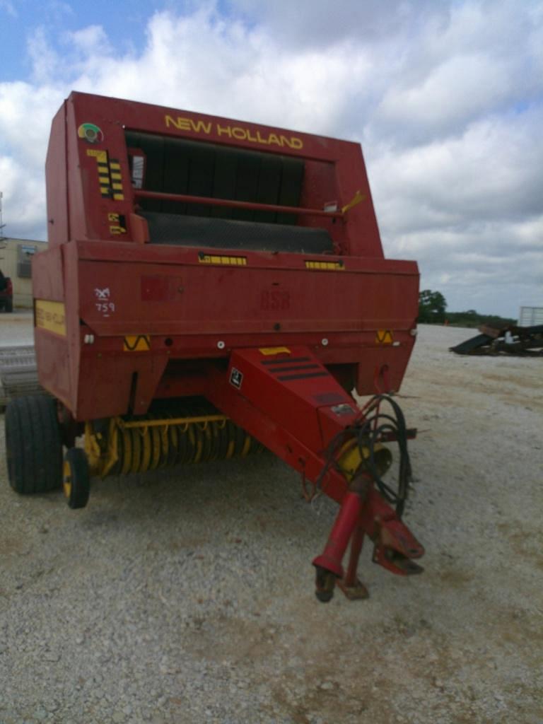 Image of New Holland 660 Image 0