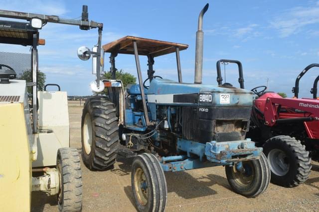 Image of New Holland 6640 equipment image 3