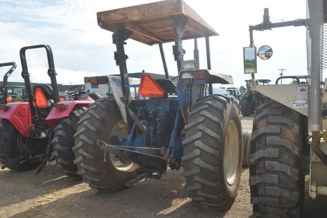 Image of New Holland 6640 equipment image 2