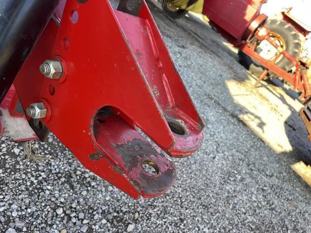 Image of New Holland 678 equipment image 3