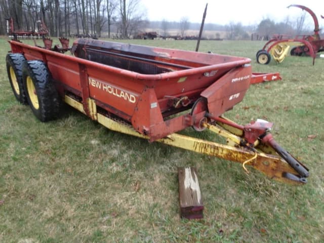 Image of New Holland 679 equipment image 1