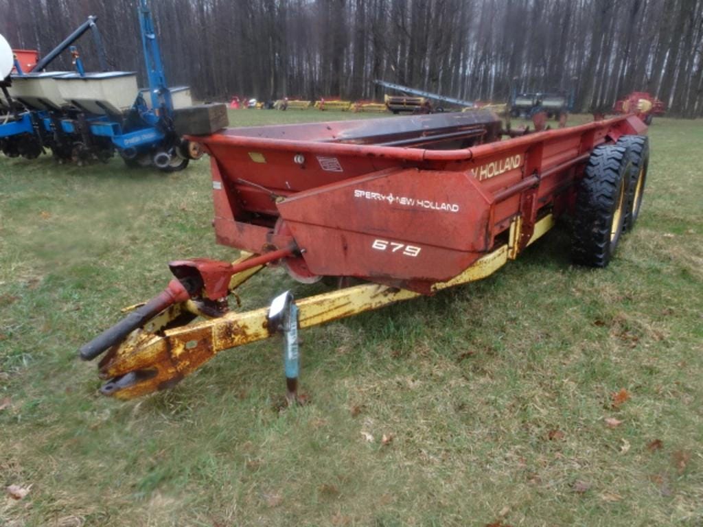 New Holland 679 Equipment Image0