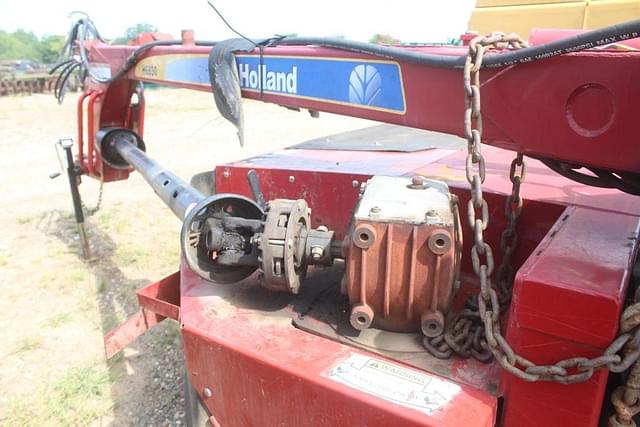 Image of New Holland H6830 equipment image 2