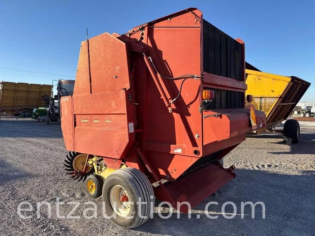 Image of New Holland 688 equipment image 1