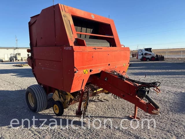 Image of New Holland 688 equipment image 4