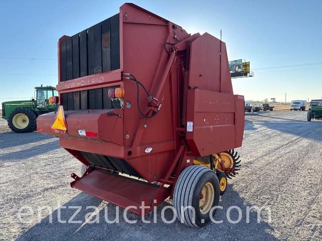 Image of New Holland 688 equipment image 3