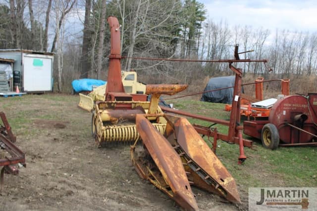Image of New Holland 717 equipment image 1