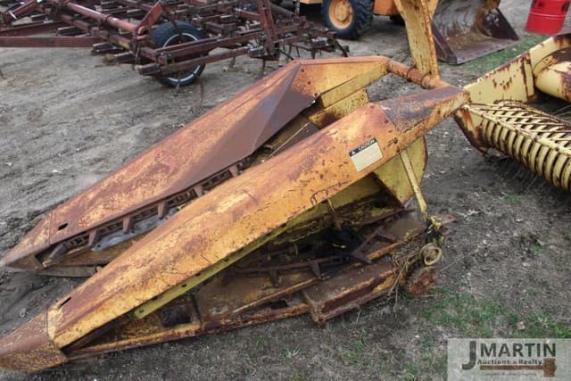 Image of New Holland 717 equipment image 3