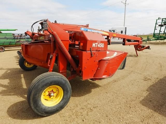 Image of New Holland H7450 equipment image 3