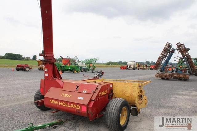 Image of New Holland 790 equipment image 2