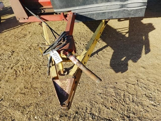 Image of New Holland 791 equipment image 4