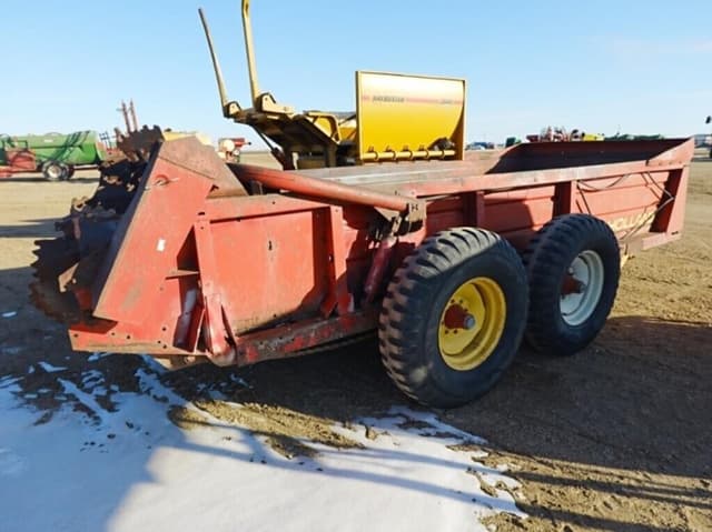 Image of New Holland 791 equipment image 2