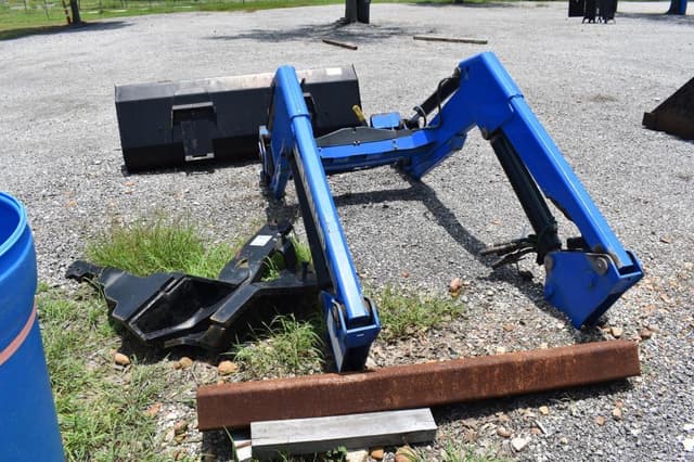 Image of New Holland 825TL equipment image 4