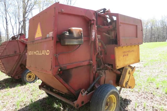 Image of New Holland 848 equipment image 4