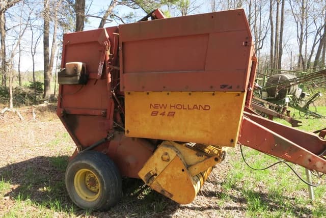 Image of New Holland 848 equipment image 2