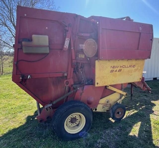 Image of New Holland 848 equipment image 1