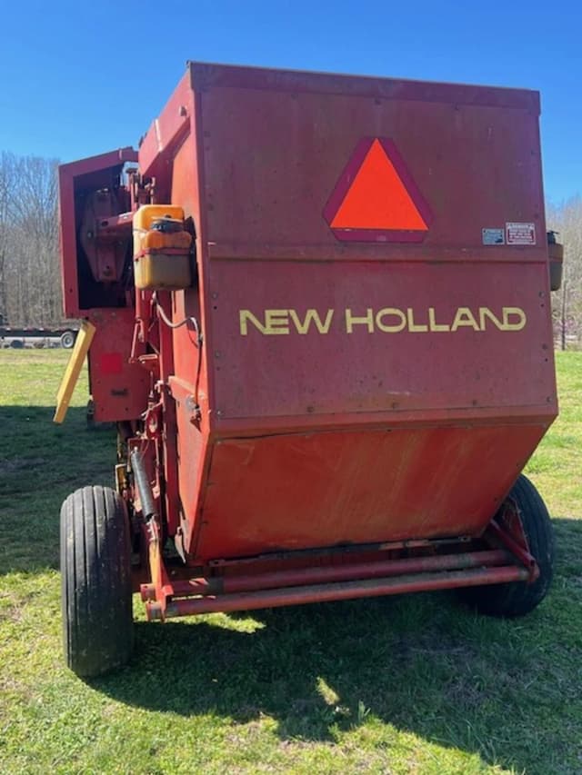 Image of New Holland 848 equipment image 2