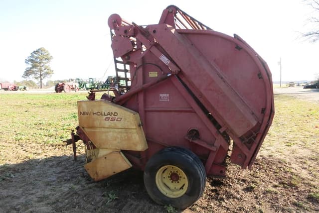 Image of New Holland 850 equipment image 4