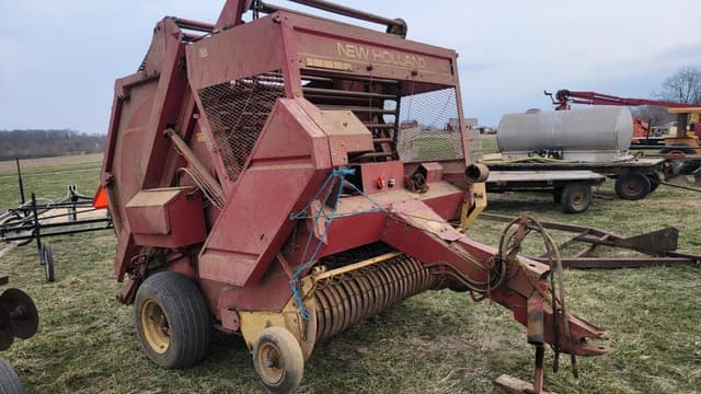 Image of New Holland 852 equipment image 2