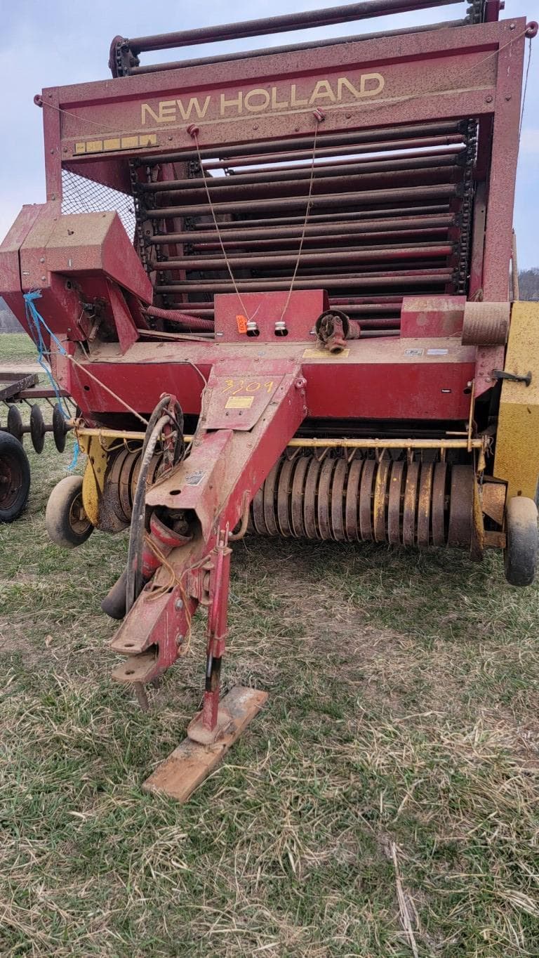 Image of New Holland 852 Primary image