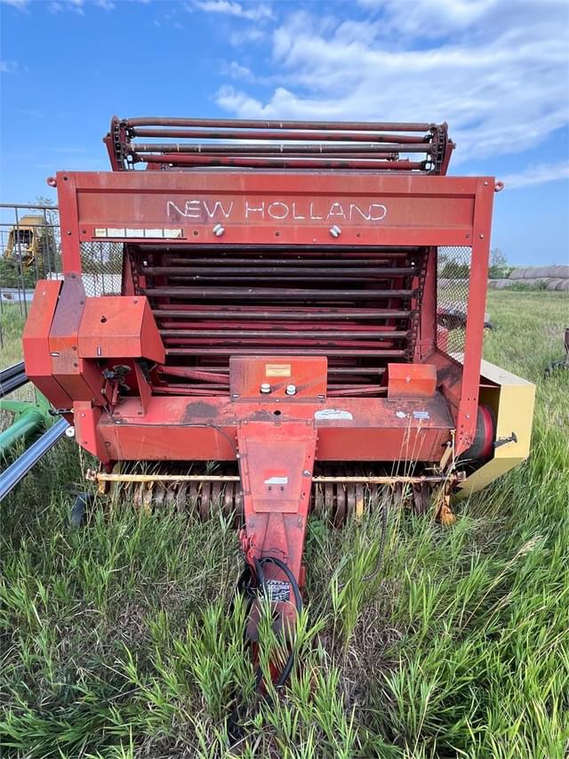 Image of New Holland 852 equipment image 1