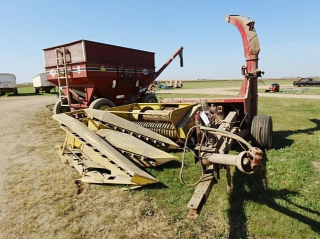 Image of New Holland 890 equipment image 1