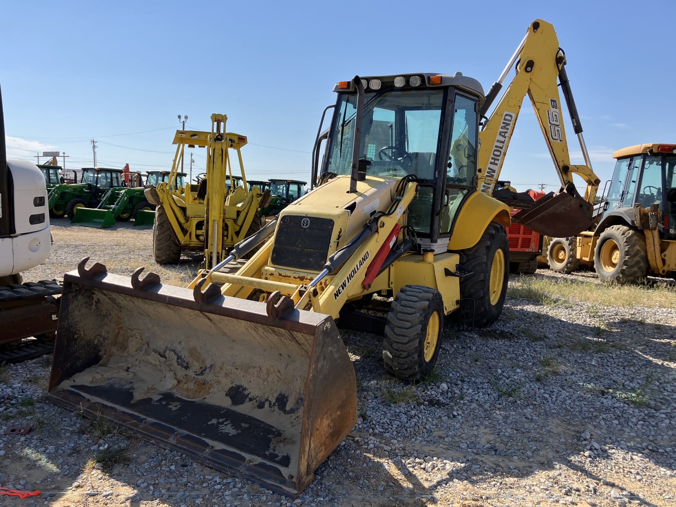 Main image New Holland B95