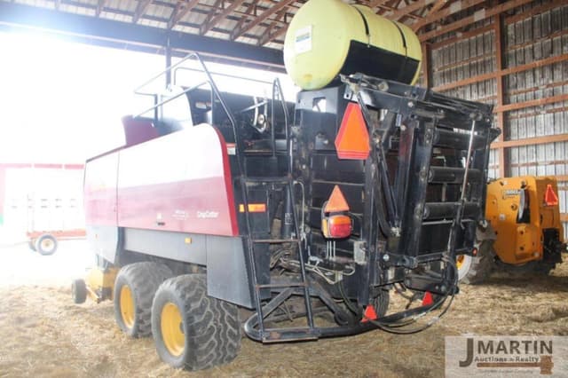 Image of New Holland BB9060 equipment image 3