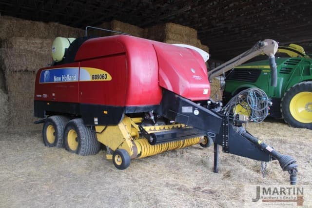 Image of New Holland BB9060 equipment image 1
