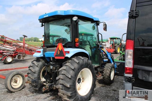 Image of New Holland Boomer 3040 equipment image 2