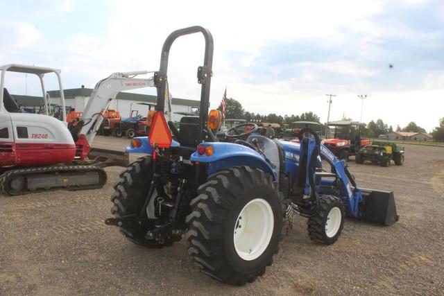 Image of New Holland Boomer 35 equipment image 2