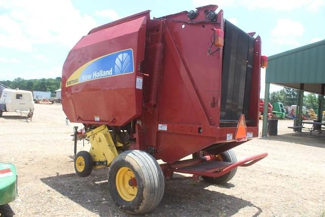 Image of New Holland BR7060 equipment image 1