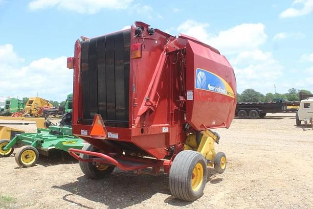 Image of New Holland BR7060 equipment image 2