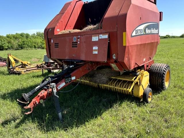 Image of New Holland BR780 equipment image 4