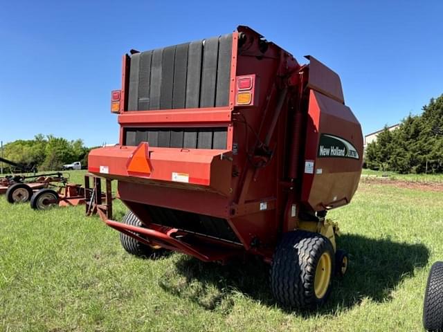 Image of New Holland BR780 equipment image 1
