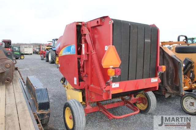 Image of New Holland BR7050 equipment image 3