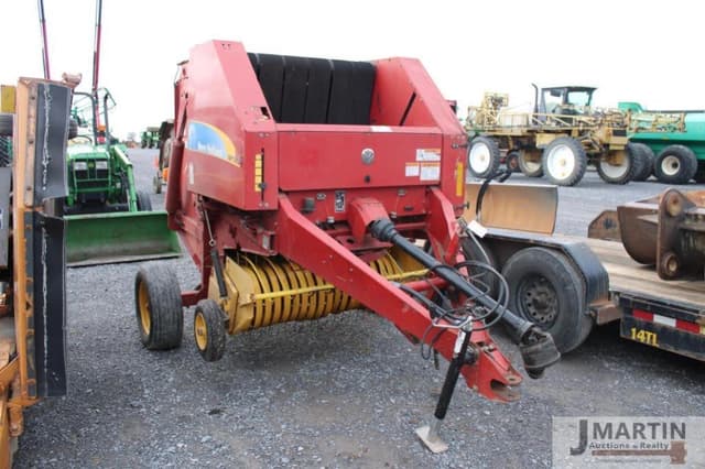 Image of New Holland BR7050 equipment image 1