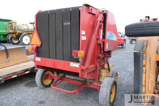 Image of New Holland BR7050 equipment image 2