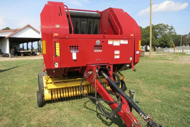 Image of New Holland BR7060 equipment image 1