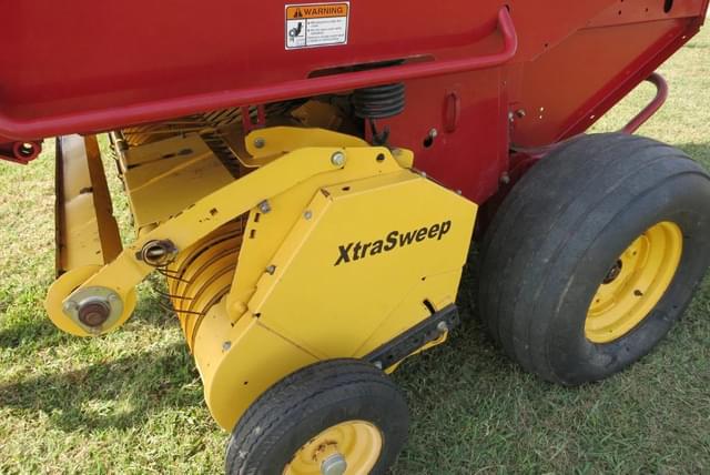 Image of New Holland BR7060 equipment image 4